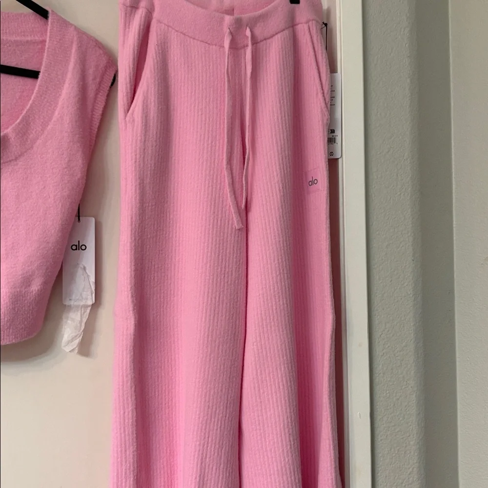 ALO Yoga Women's Soft Pink Knit  Set snuggle up set - Picture 3 of 3